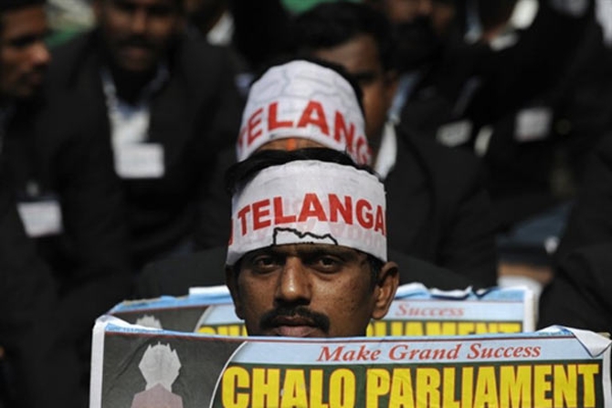Pro-Telangana supporters protest in Delhi