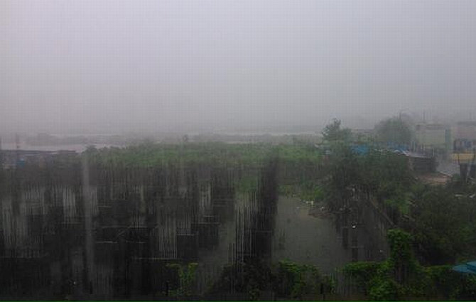 Heavy downpour in Navi Mumbai