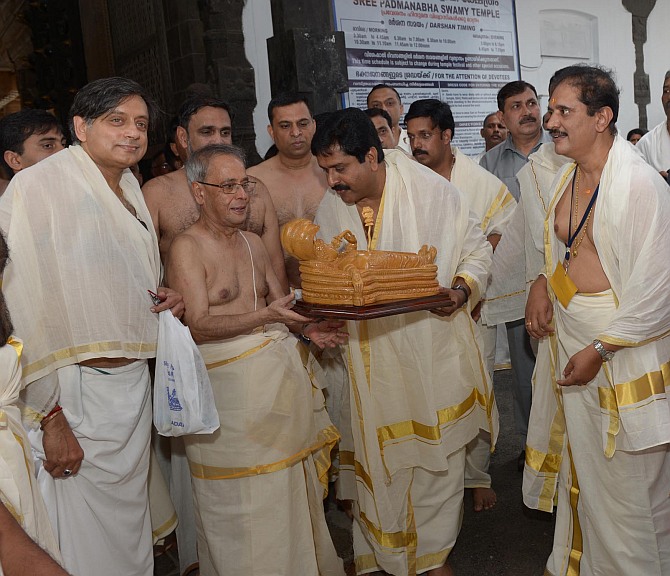 V S Sivakumar, Kerala Minister for Health, Family Welfare and Devaswoms presents an idol of Sree Padmanabhaswamy, the presiding deity, to President Pranab. Also seen is Temple Executive Officer K N Satheesh