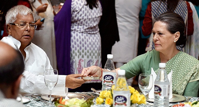 Congress President Sonia Gandhi offer dates to RJD chief Lalu Yadav