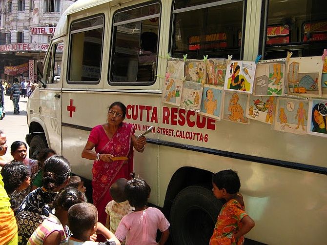 A Calcutta Rescue volunteer conducts an awareness programme in Kolkata
