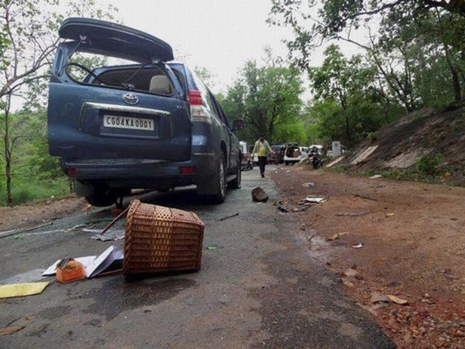 Naxals attack a covoy of Congress leaders in Darbha valley in Chhattisgarh