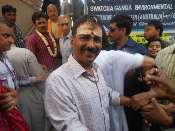Kejriwal greets supporters after visiting the Kashi Vishwanath temple in Varanasi