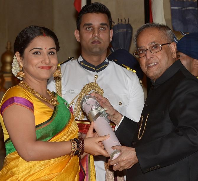 President Pranab Mukherjee presenting the Padma Shri to Vidya Balan