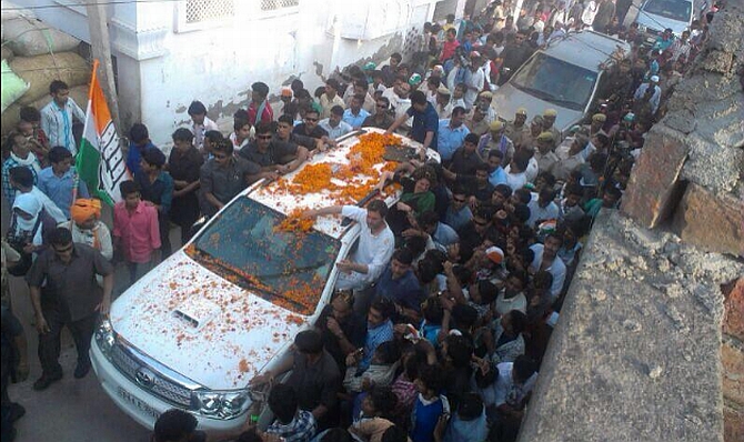 Rahul and Priyanka smile at supporters during the roadshow