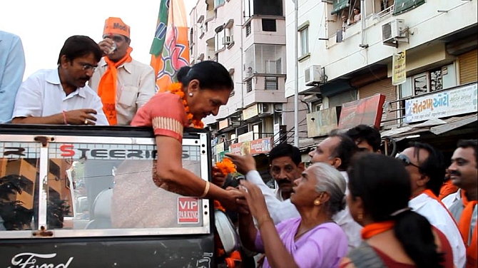 Anandiben interacts with the public during a rally in Gujarat 