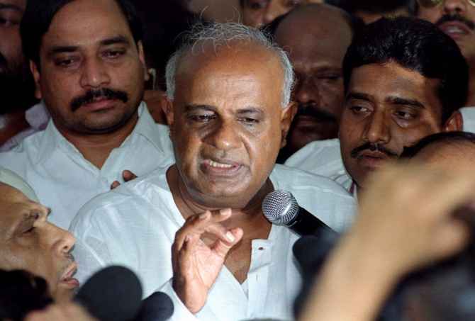 H D Deve Gowda speaks to the media after a crucial meeting with United Front constituents in New Delhi on May 29, 1996.