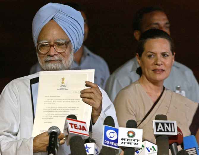 Manmohan Singh flanked by Congress President Sonia Gandhi displays an invitation received from then President A P J Abdul Kalam to form the government on May 19, 2004.