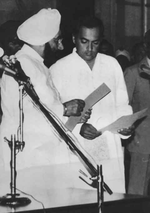 Rajiv Gandhi sworn in as India's sixth prime minister by then President Giani Zail Singh on October 31, 1984, hours after his mother Indira Gandhi's assassination.