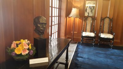 A Nehru bust greets visitors on entering the museum.