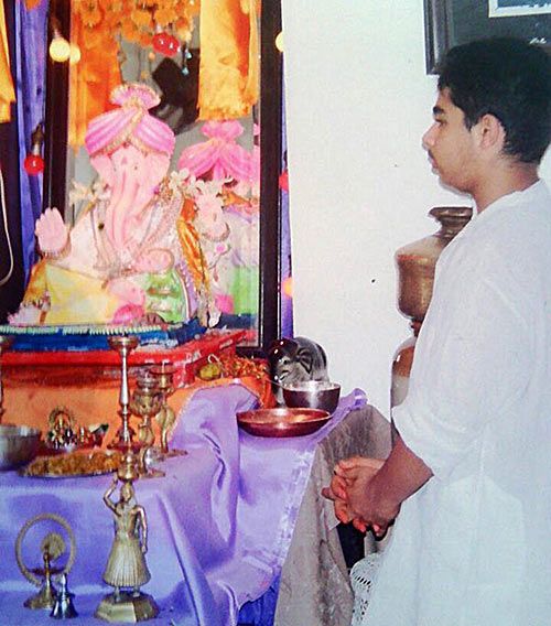Young Arnav Thakker prays to Lord Ganesha