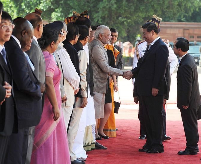 Chinese President Xi Jinping greets Prime Minister Narendra Modi at Rashtrapati Bhavan, September 18, 2014. Photograph: MEA/Flickr