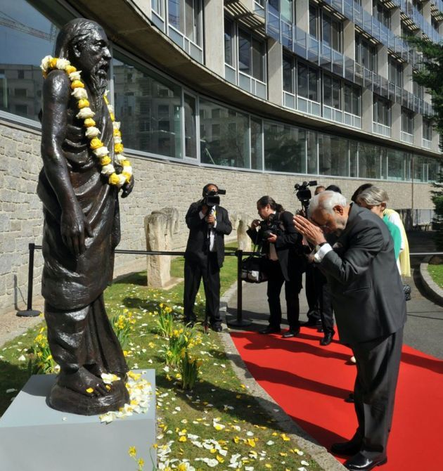 Prime Minister Narendra D Modi pays tribute to the statue of Sri Aurobindo at the UNESCO headquarters in Paris, April 11, 2015. Photograph: MEAIndia/Flickr