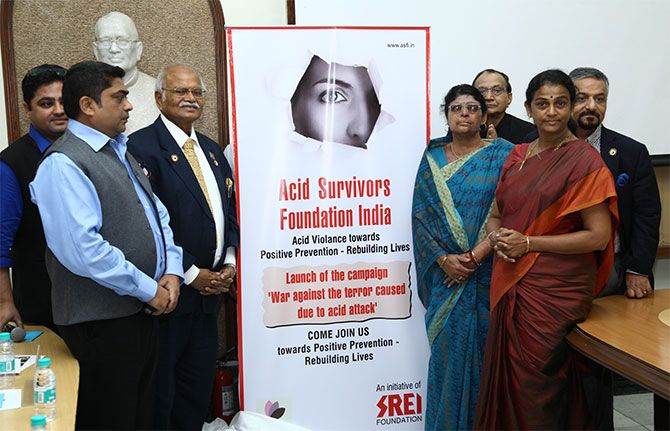 Kalpana with the Acid survivors foundation members 