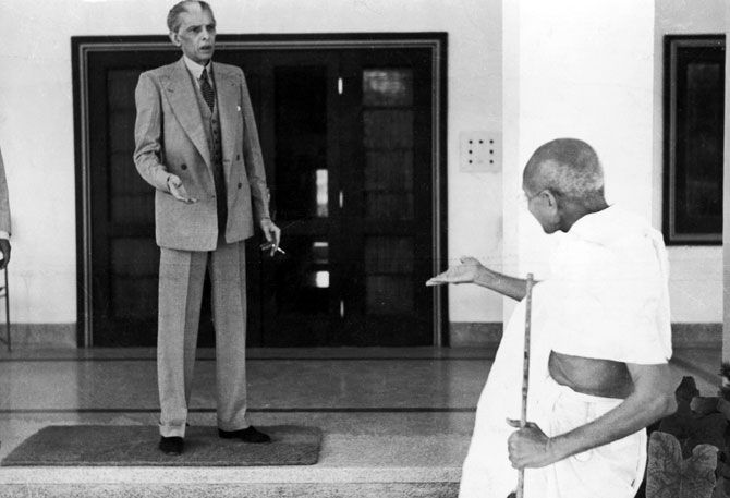 Mohandas Karamchand Gandhi (1869 - 1948) leaves the home of Muhammad Ali Jinnah