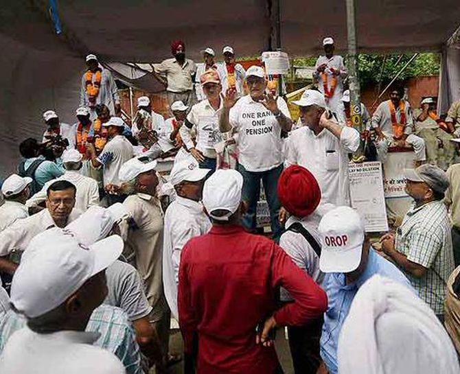 Ex-servicemen protest demanding OROP in New Delhi