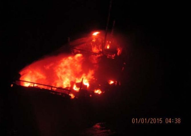 The Pakistani boat on fire on the night of December 31, 2014.