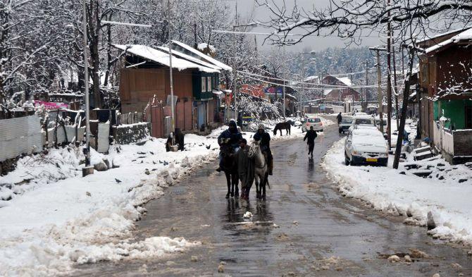 Essay on winter in kashmir in urdu language   lovecharley.com