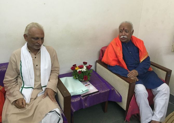 Sri M with RSS chief Mohan Bhagwat