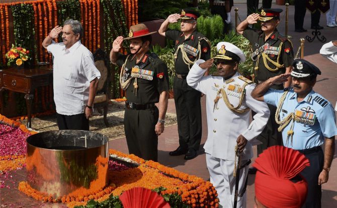 Defence Minister Manohar Parrikar, left, with the army chief, the vice chief of the navy and the air chief at at the Amar Jawan Jyoti Memorial on Kargil Diwas Day.