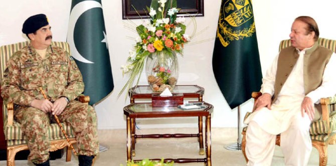 Pakistan Prime Minister Nawaz Sharif, right, with army General General Raheel Sharif.