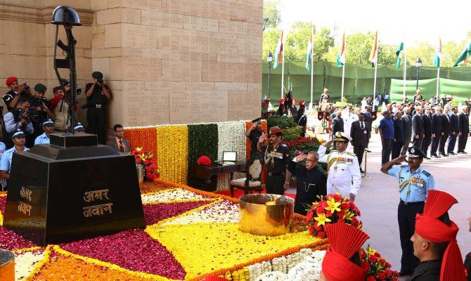 President Pranab Mukherjee pays tribute to fallen soldiers at the Amar Jawan Jyoti in New Delhi.