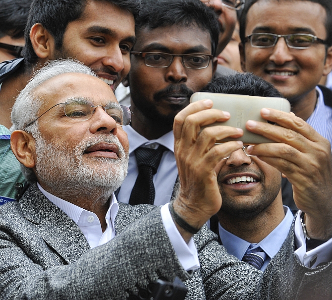 Modi selfie with students