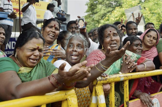 Supporters of Tamil Nadu Chief Minister Jayalalithaa cry in front of Apollo hospital in Chennai