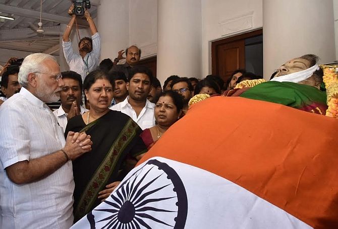 Prime Minister Narendra Modi and Sasikala Natarajan with Jayalalitha's body