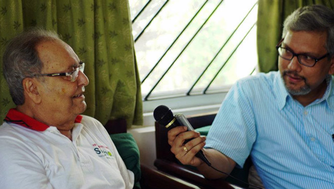 Amitava Nag interviews Soumitra Chatterjee for his book.