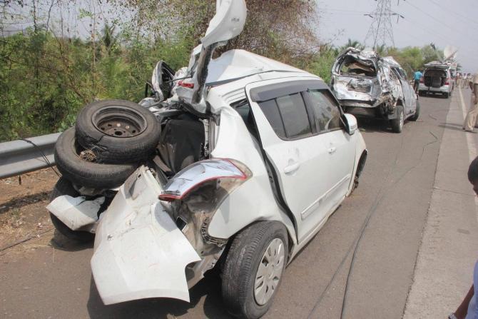 mumbai car crash 17 dead in near panvel on mumbai pune expressway mumbai car crash 17 dead in near panvel on mumbai pune expressway