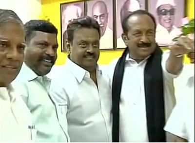 'You will be the king, kingmakers will make you the king,' Vaiko, right, told Vijayakanth, second from right, adding, the alliance will be known as the 'Captain Vijayakanth Front'
