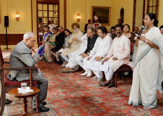 West Bengal Chief Minister Mamata Banerjee briefs President Pranab Mukherjee about her opposition to demonestisation. Photograph: PTI Photo