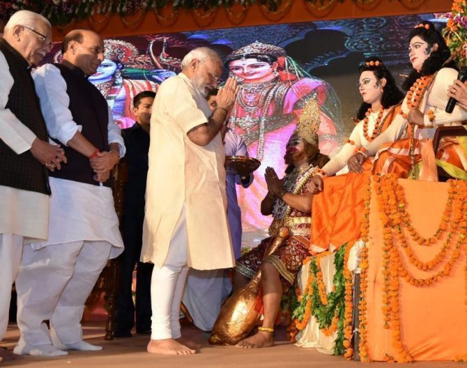 Prime Minister Narendra D Modi in Lucknow on Dussera, 2016.