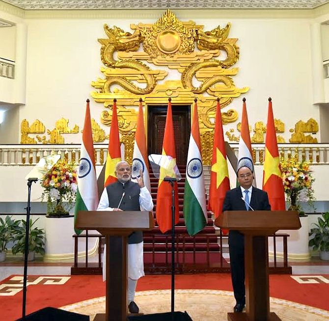 Prime Minister Narendra Modi with his Vietnamese counterpart Nguyen Xuan Phuc. 