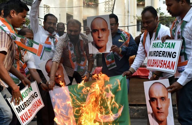 Congress workers protest the death sentence announced by Pakistan to Kulbhushan Jadhav