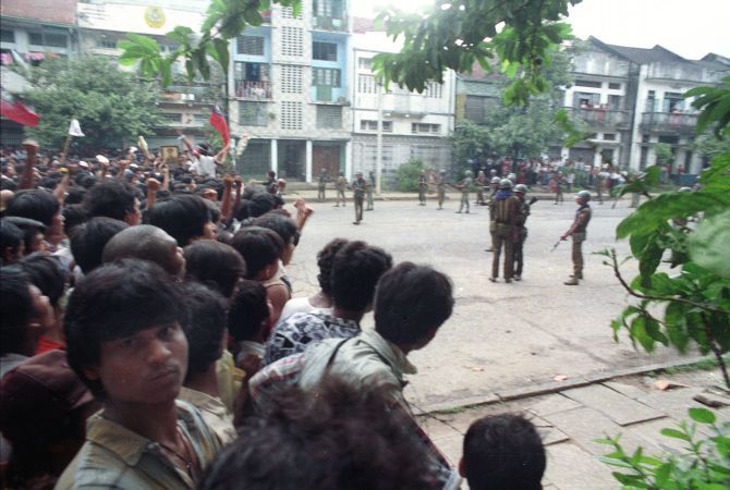 Protestors confront Burmese troops in 1988