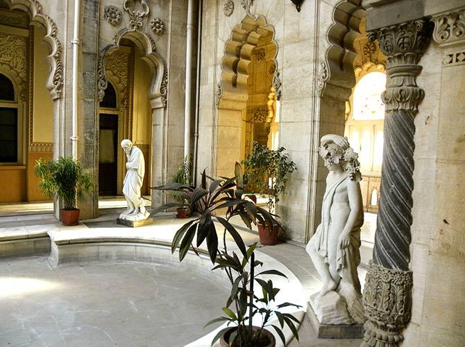 Italian sculpture Felicci in the courtyards of Lakshmi Niwas Palace Italian sculpture Felicci in the courtyards of Lakshmi Niwas Palace