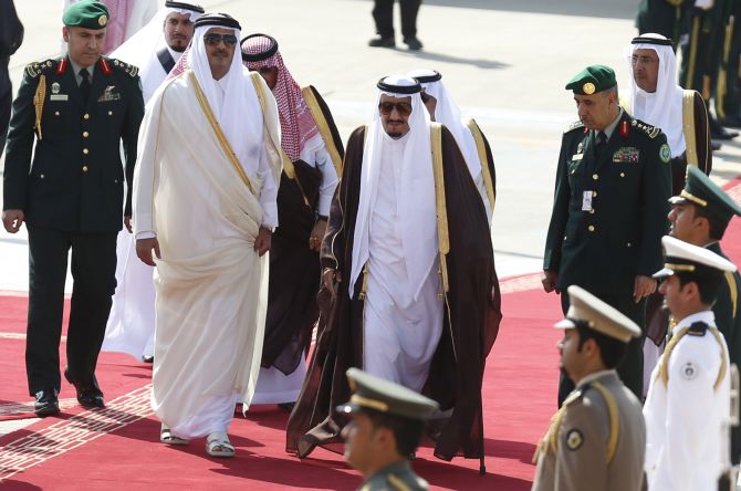 Saudi King Salman bin Abdulaziz, centre, with Qatar's Emir Tamim bin Hamad al-Thani in Riyadh, November 10, 2015. Photograph: Faisal Al Nasser/Reuters