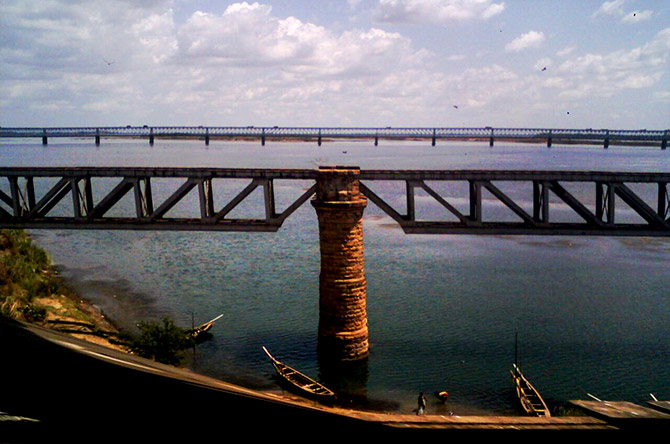The Havelock Bridge over the Godavari