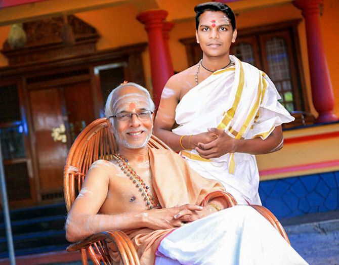 Yadhu Krishna, right, with his guru. Photograph: Kind courtesy Yadhu Krishna