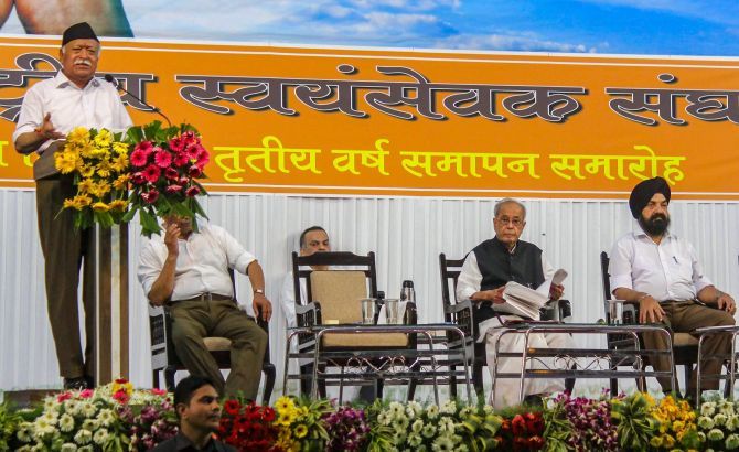 Rashtriya Swayamsevak Sangh Sarsanghchalak Mohan Bhagwat addresses RSS swayamsevaks as former President Pranab Mukherjee listens intently, Nagpur, June 7, 2018.