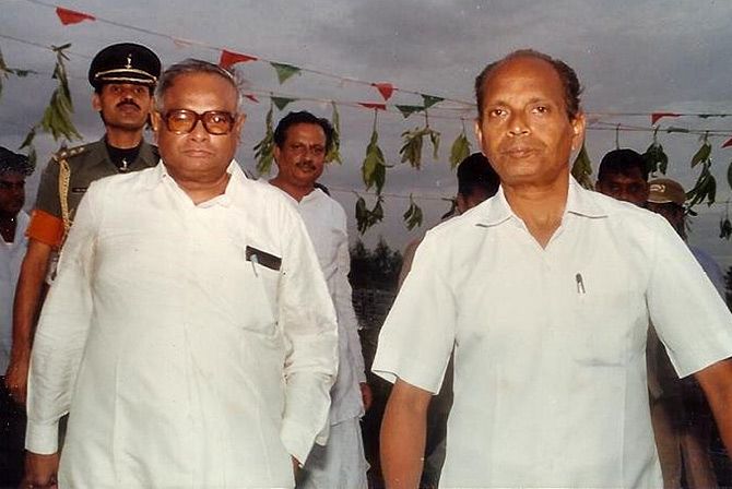 Pendekanti Venkatasubbaiah, left, then governor of Karnataka. Photograph: Kind courtesy Wikipedia Commons
