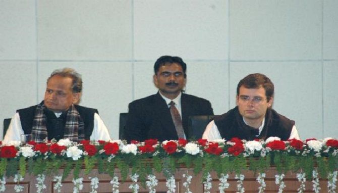 Ashok Gehlot with Rahul Gandhi. kind courtesy www.ashokgehlot.in .