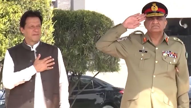Pakistan's army chief General Qamar Javed Bajwa, right, with Prime Minister Imran Khan, August 31, 2018