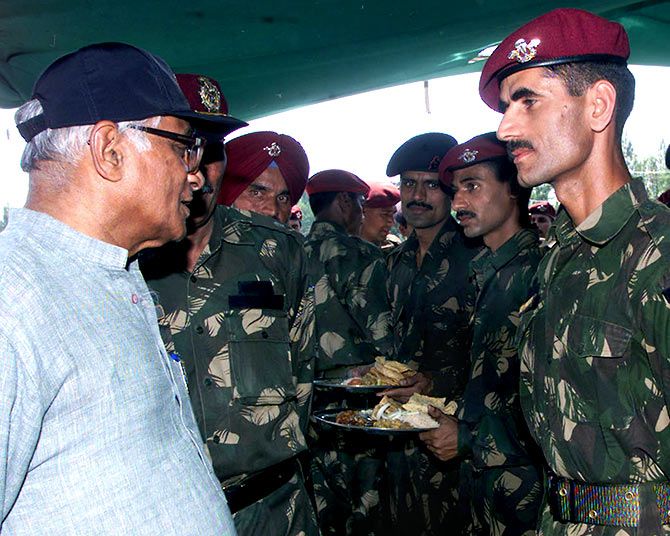 George Fernandes with soldiers in Kashmir