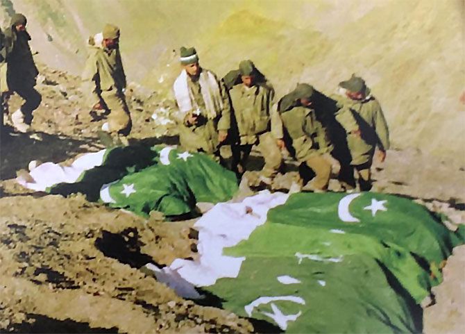 Bodies of Pakistani soldiers