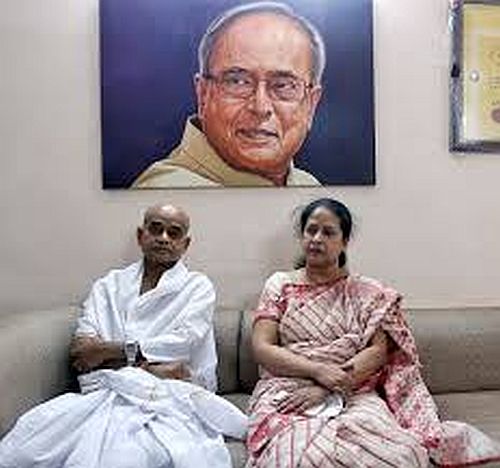 Pranab Mukherjee's son and daughter before his portrait