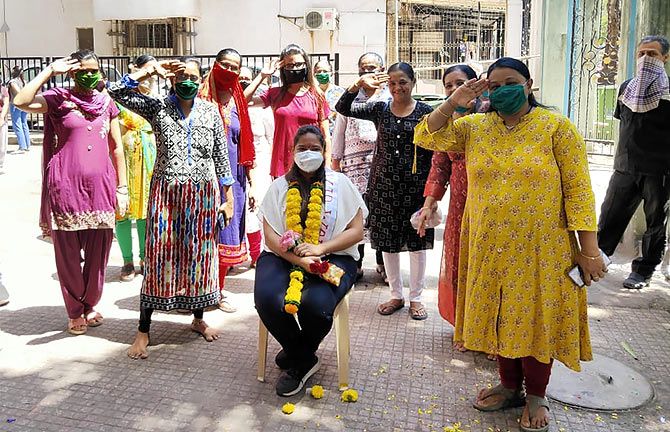 Dhruvi Shah was welcomed with a garland, petals and salutes by residents of her building