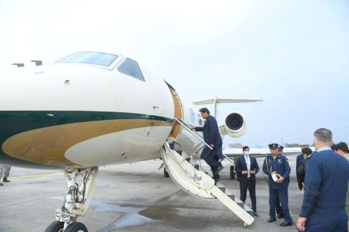 Imran Khan boards a plane to Moscow yesterday